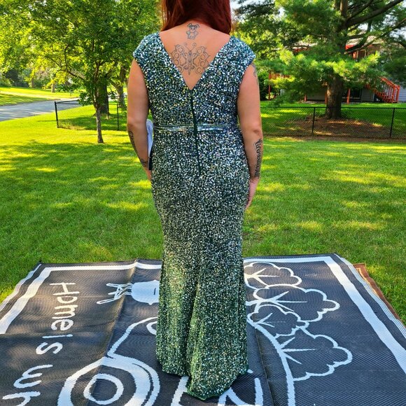 NEW Mac Duggal 5489 Cap Sleeve Sequined High Slit Maxi PROM Gown 16 Forest Green - Picture 5 of 6
